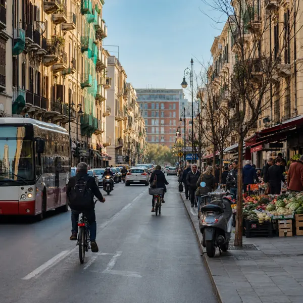Illustration: Everyday city life in Bari