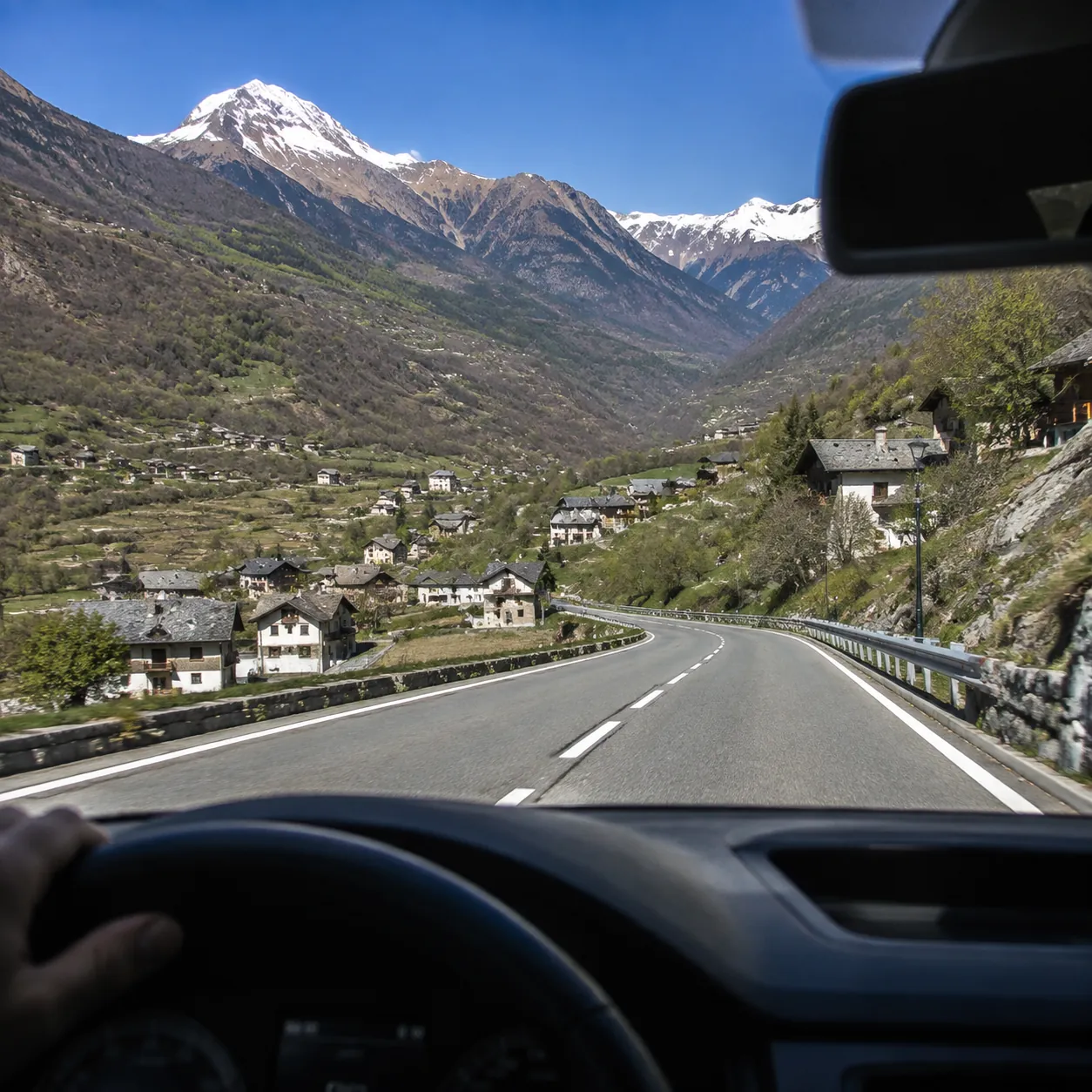 Illustration: Driving through the inhabited Alpine valley